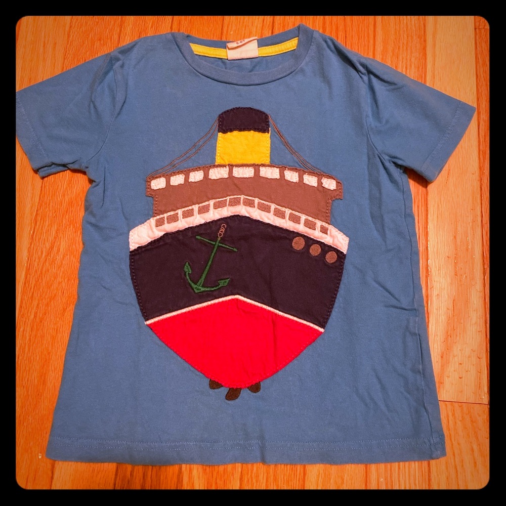 Mini Boden ship appliqué tee 5-6y GUC